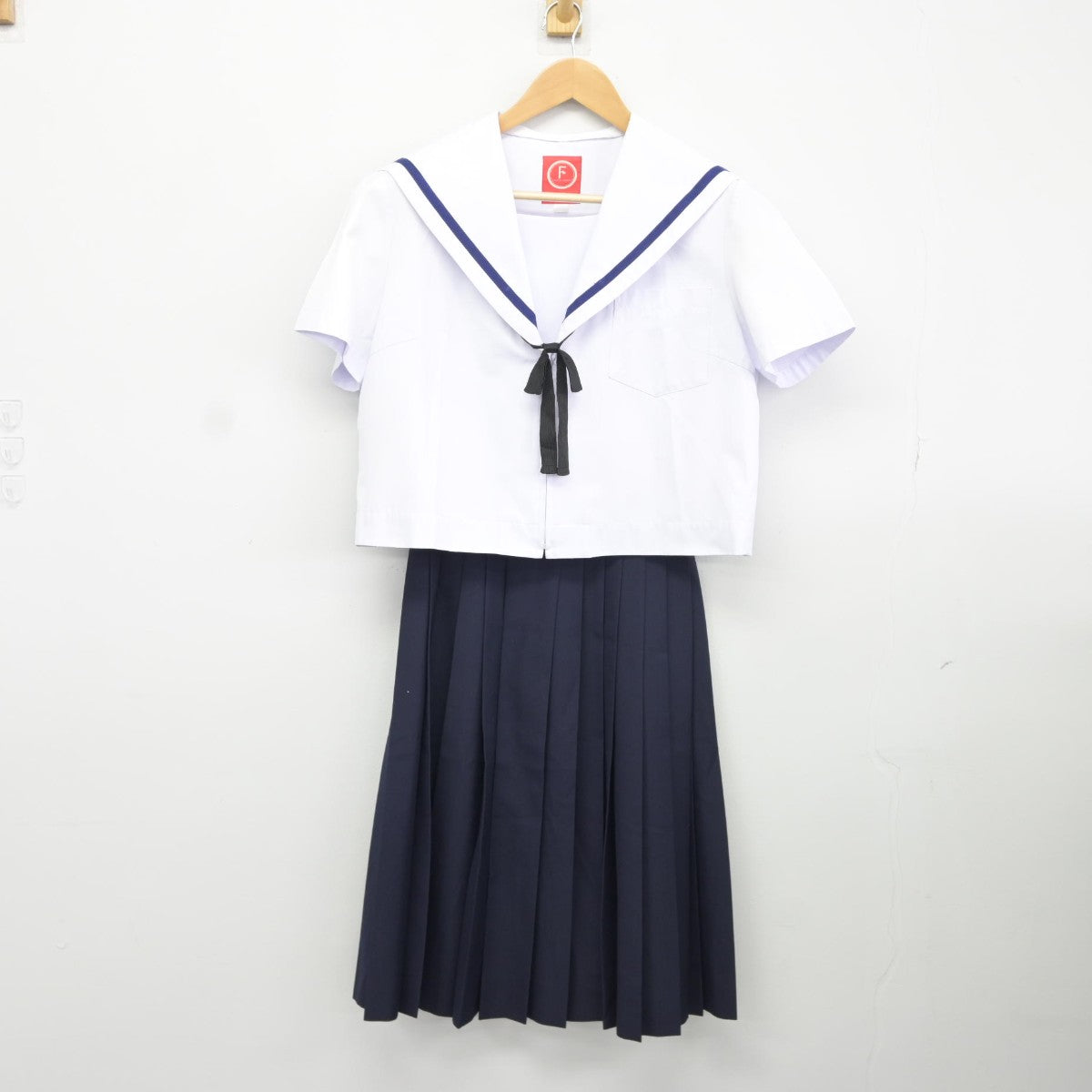 【中古】愛知県 北里中学校 女子制服 3点（セーラー服・スカート）sf037323