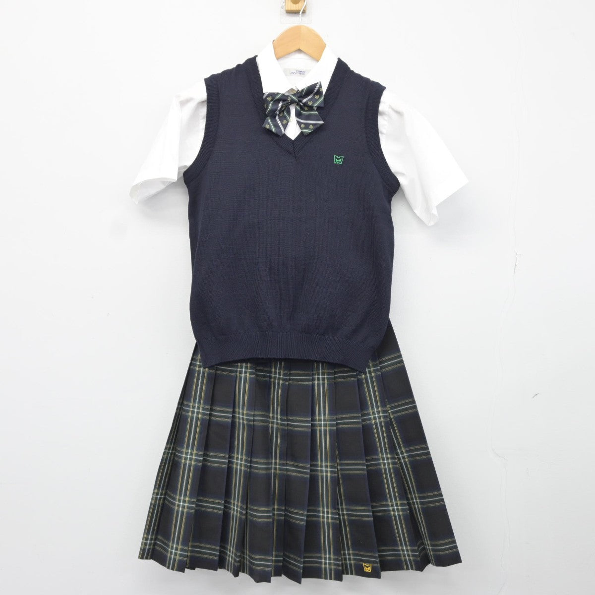 中古】大阪府 阪南高等学校 女子制服 5点（ニットベスト・シャツ