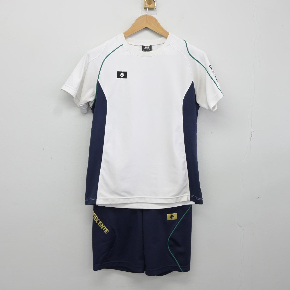 体操服 高校 中古】東京都 工学院大学附属高等学校 女子制服 2点（体操服 上