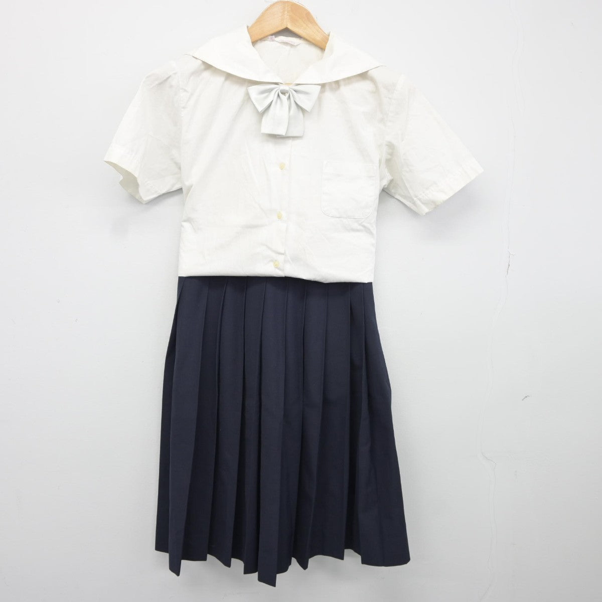 中古】岡山県 芳田中学校 女子制服 3点(セーラー服・スカート 中古】岡山県 芳田中学校 女子制服 3点(セーラー服・スカート
