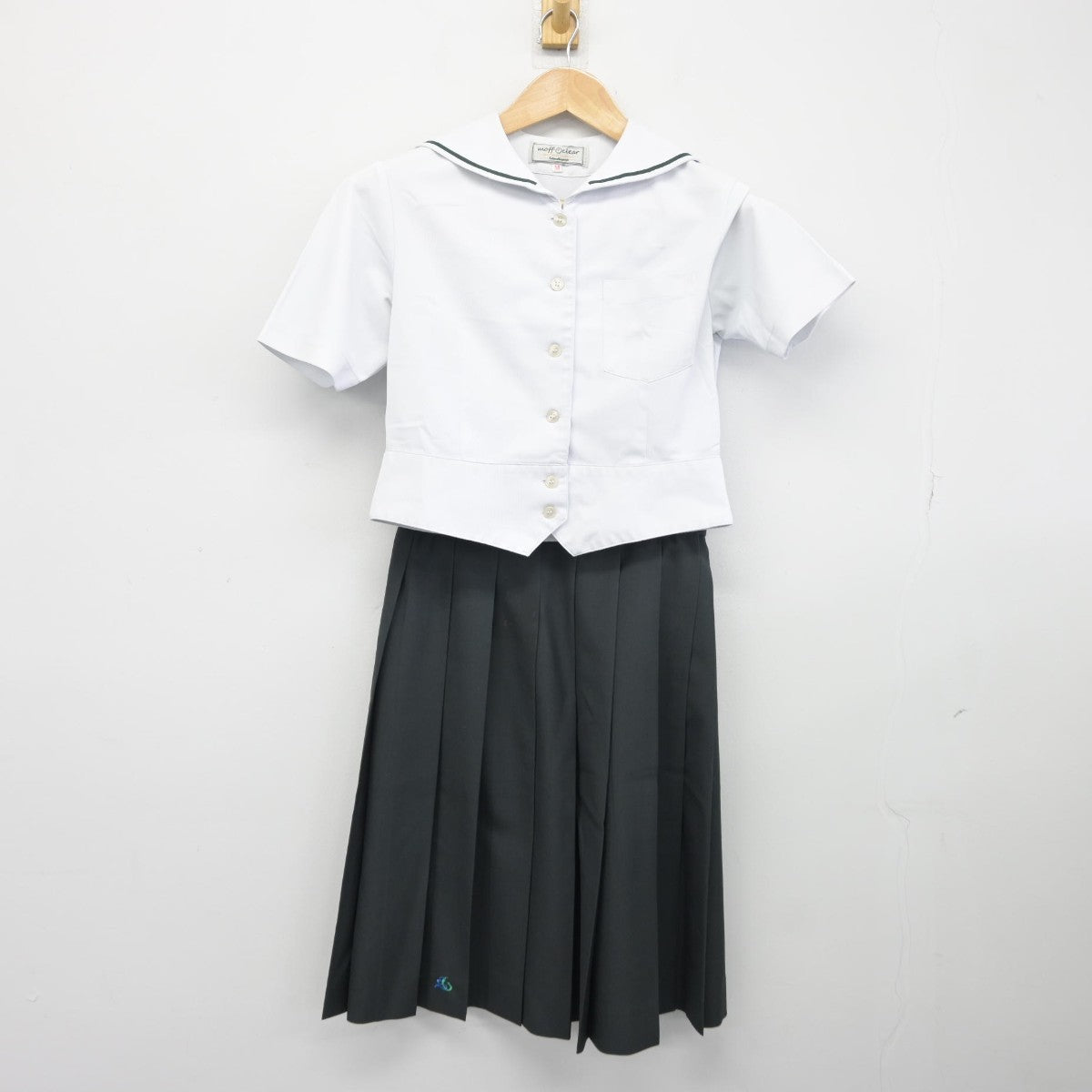 【中古】佐賀県 弘学館高等学校 女子制服 3点（セーラー服・スカート）sf038716