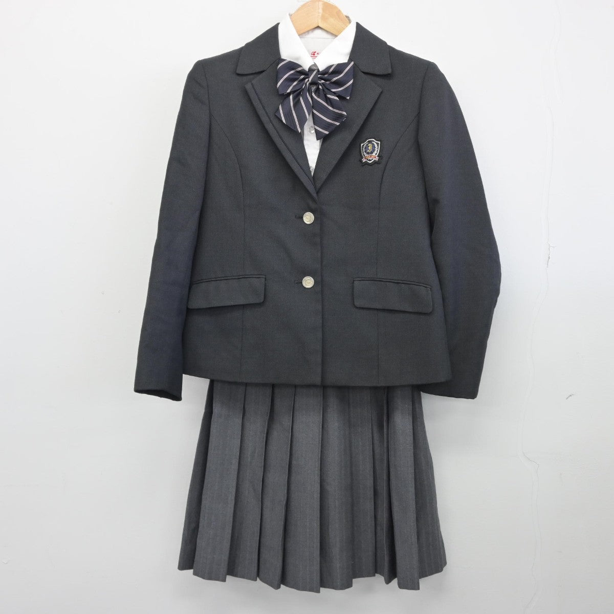 送料無料の商品 中古】東京都 岩倉高等学校 女子制服 4点（ブレザー・シャツ コスプレ