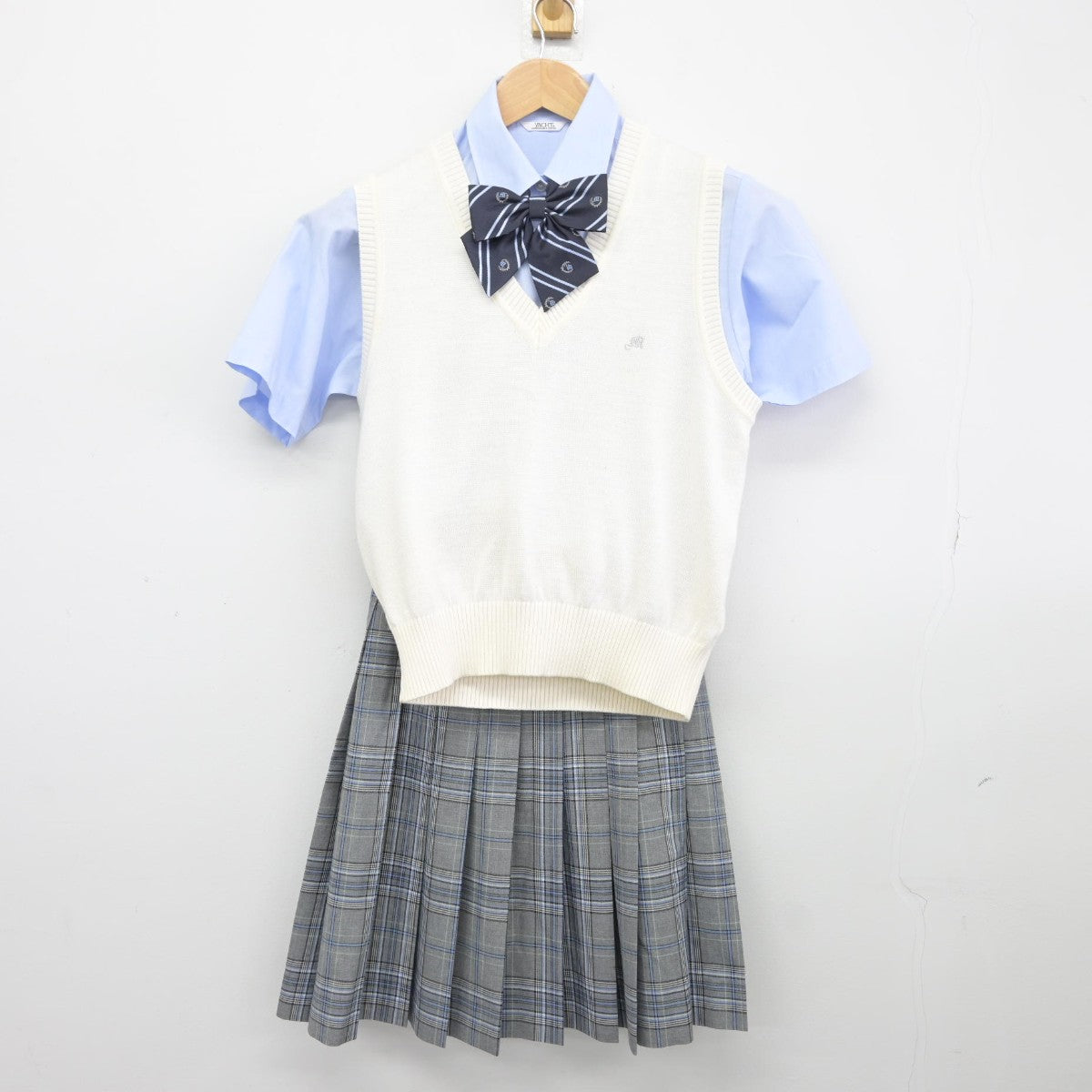 中古】東京都 目黒学院高等学校 女子制服 4点（シャツ・ニットベスト