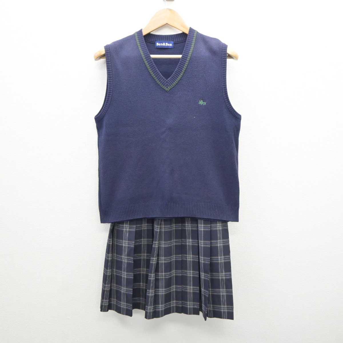 【中古】東京都 志村第四中学校 女子制服 2点 (ニットベスト・スカート) sf035585