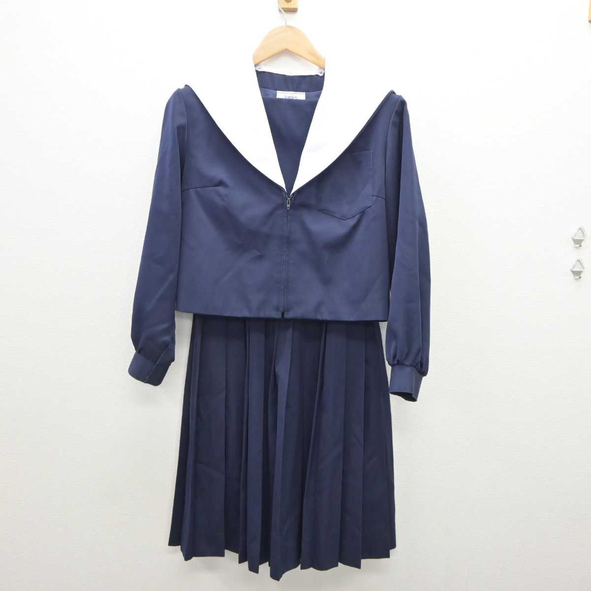 【中古】愛知県 美川中学校 女子制服 2点 (セーラー服・スカート) sf035594