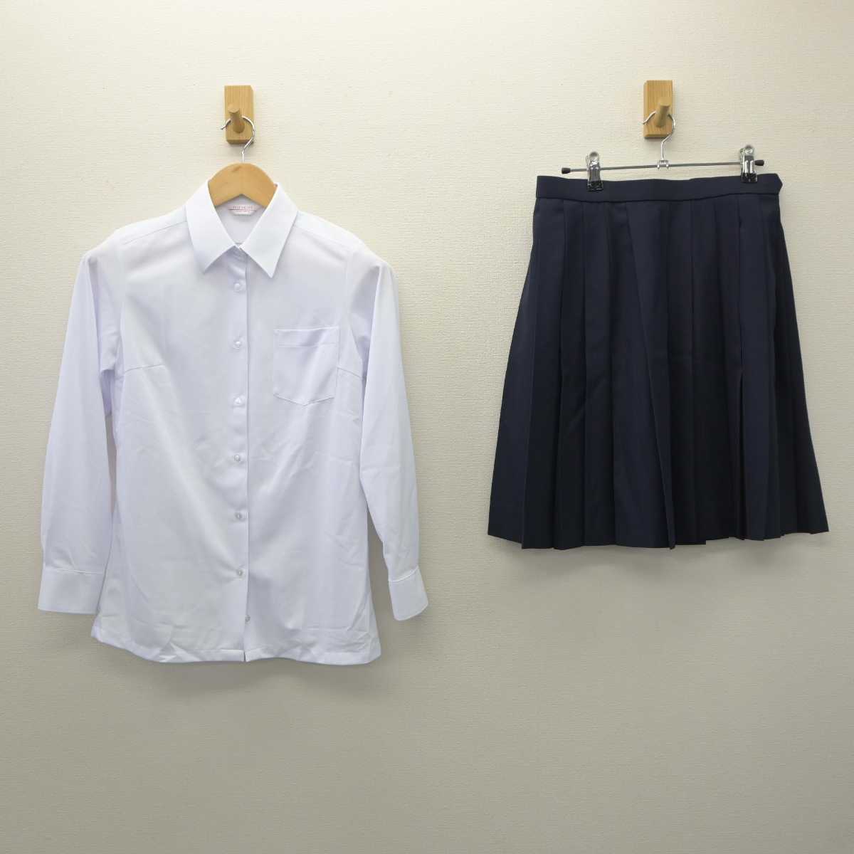 【中古】東京都 小金井第一中学校 女子制服 2点 (シャツ・スカート) sf035657