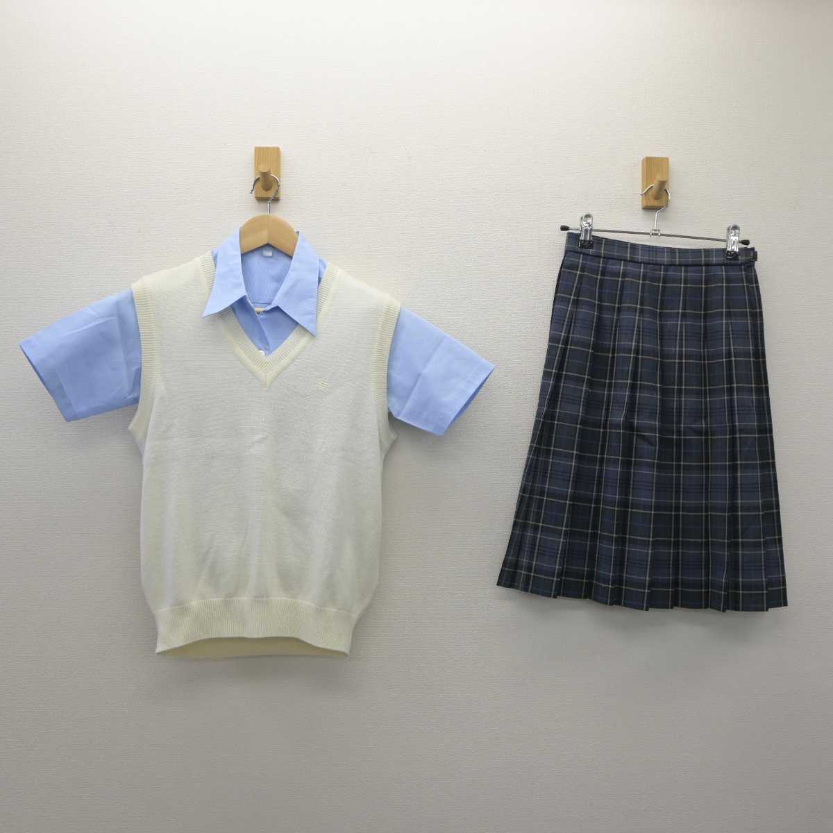 【中古】東京都 昭和女子大附属高等学校 女子制服 3点 (ニットベスト・シャツ・スカート) sf035818