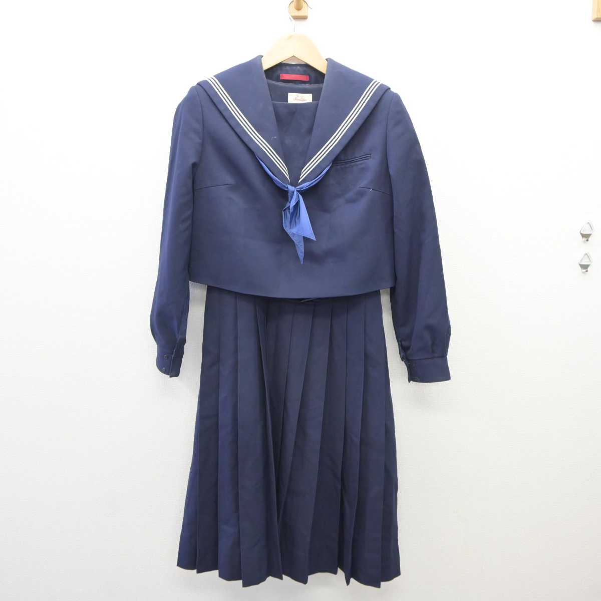 【中古】福岡県 福岡中学校 女子制服 3点 (セーラー服・ジャンパースカート) sf035954