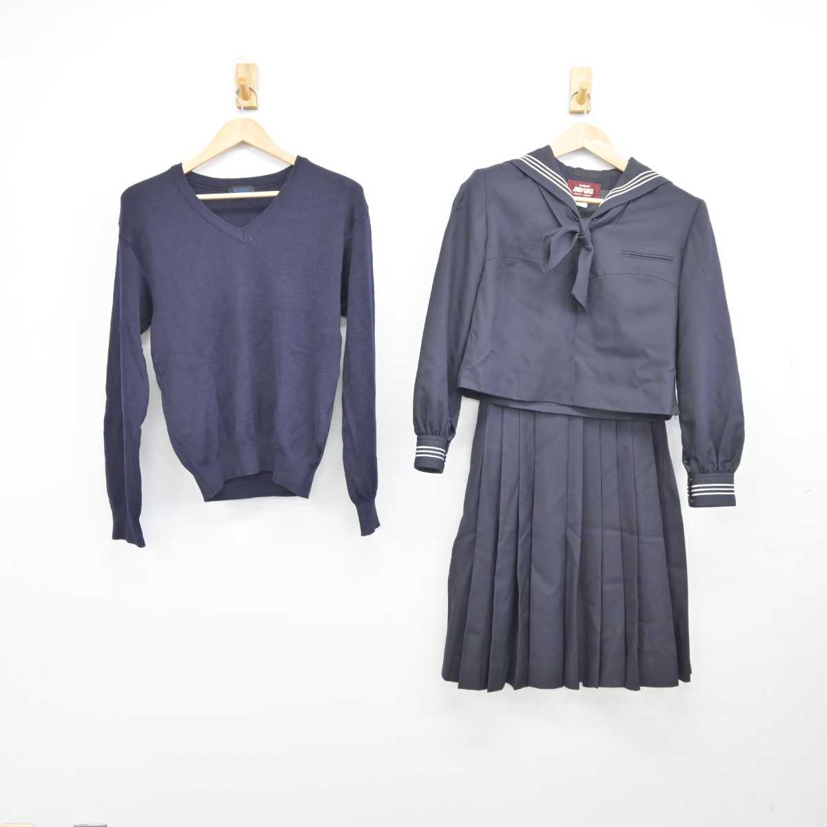 【中古】東京都 豊島岡女子学園高等学校 女子制服 4点 (セーラー服・ニット・スカート) sf039993