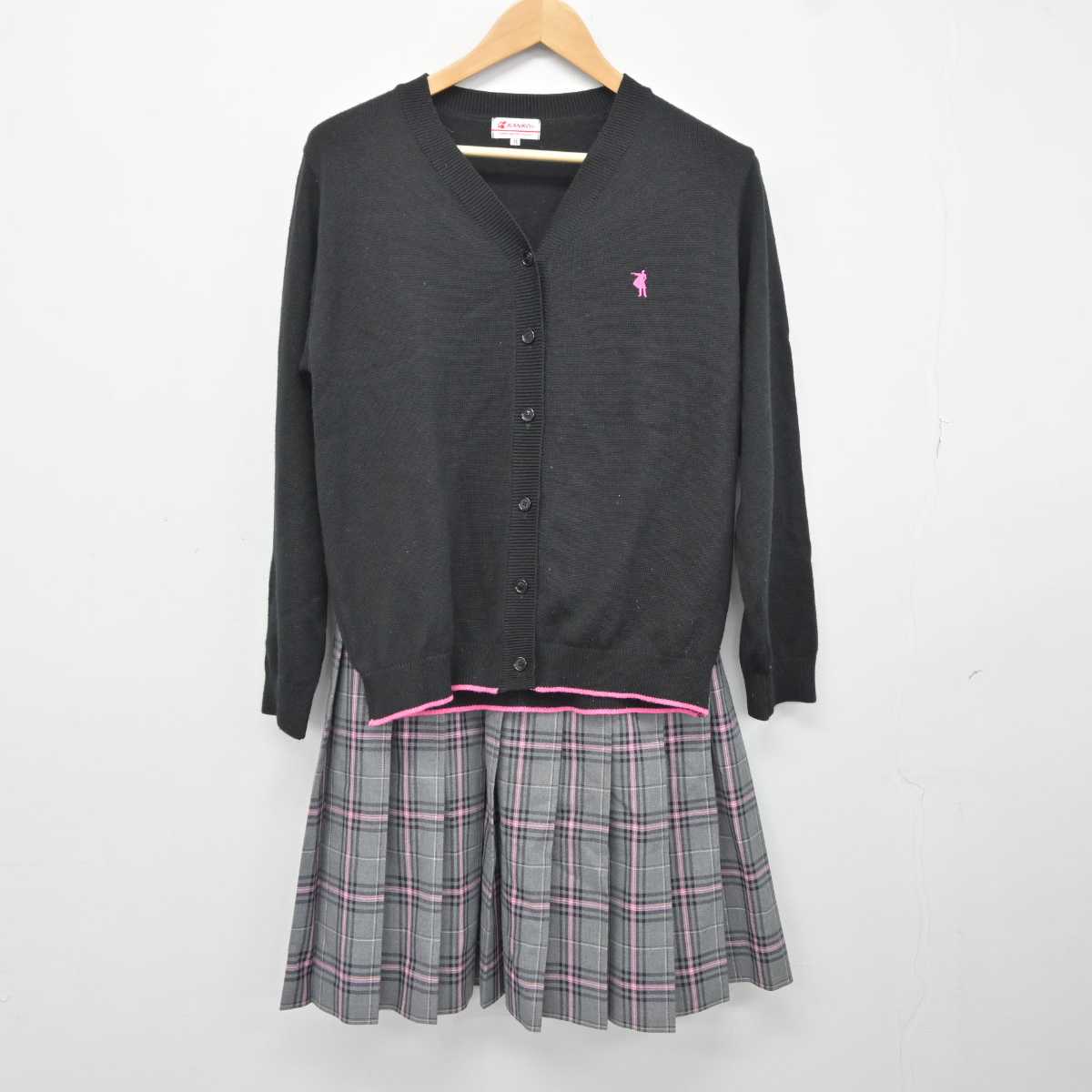 中古】 クラーク記念国際高等学校 女子制服 4点 (ブレザー・ニット