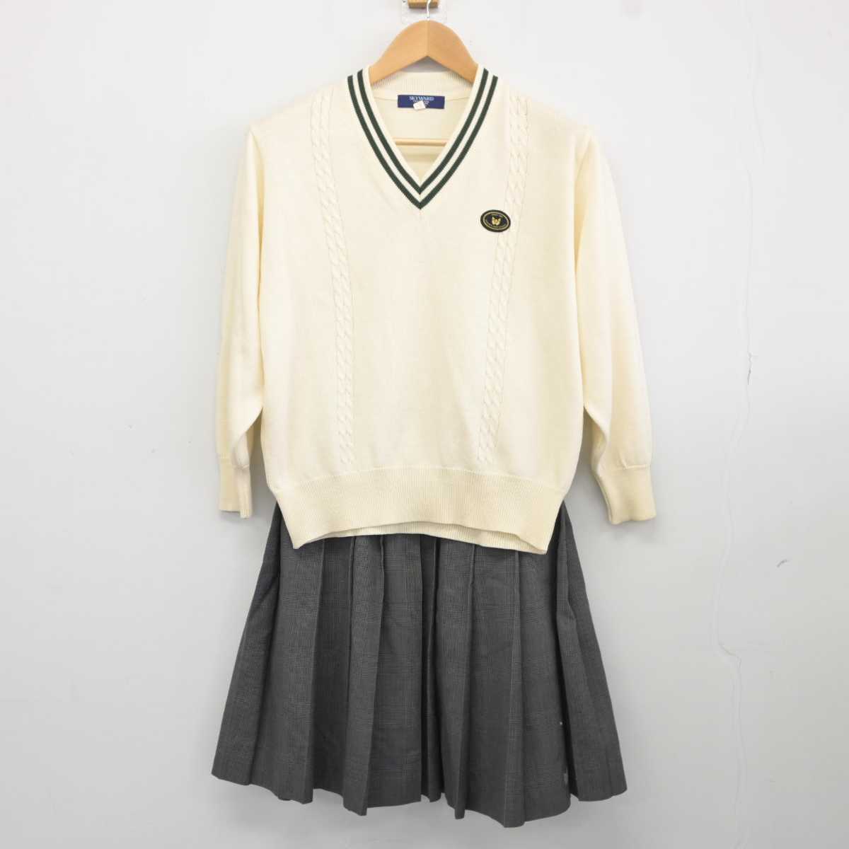 【中古】京都府 洛北中学校 女子制服 2点 (ニット・スカート) sf040233