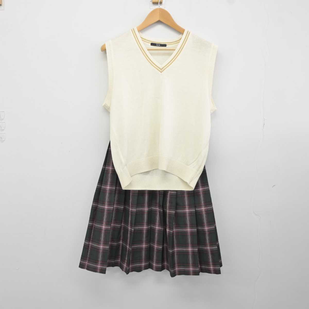 【中古】埼玉県 昌平高等学校 女子制服 2点 (ニットベスト・スカート) sf040314