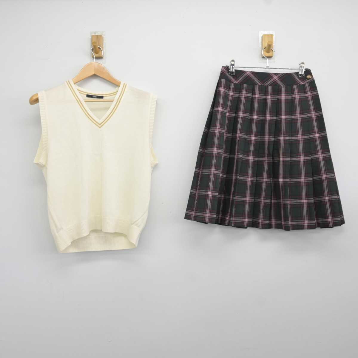 【中古】埼玉県 昌平高等学校 女子制服 2点 (ニットベスト・スカート) sf040314