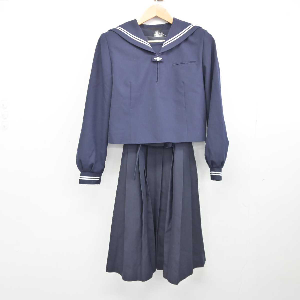 【中古】東京都 小松川第二中学校 女子制服 2点 (セーラー服・ジャンパースカート) sf040449