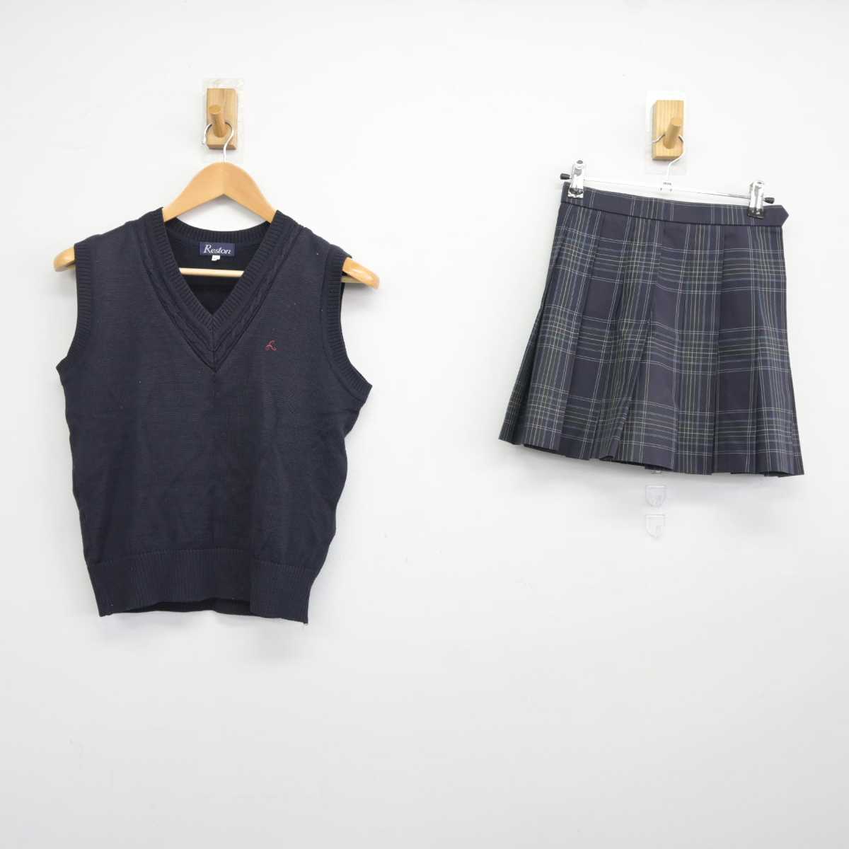 【中古】東京都 日野台高等学校 女子制服 2点 (ニットベスト・スカート) sf040478