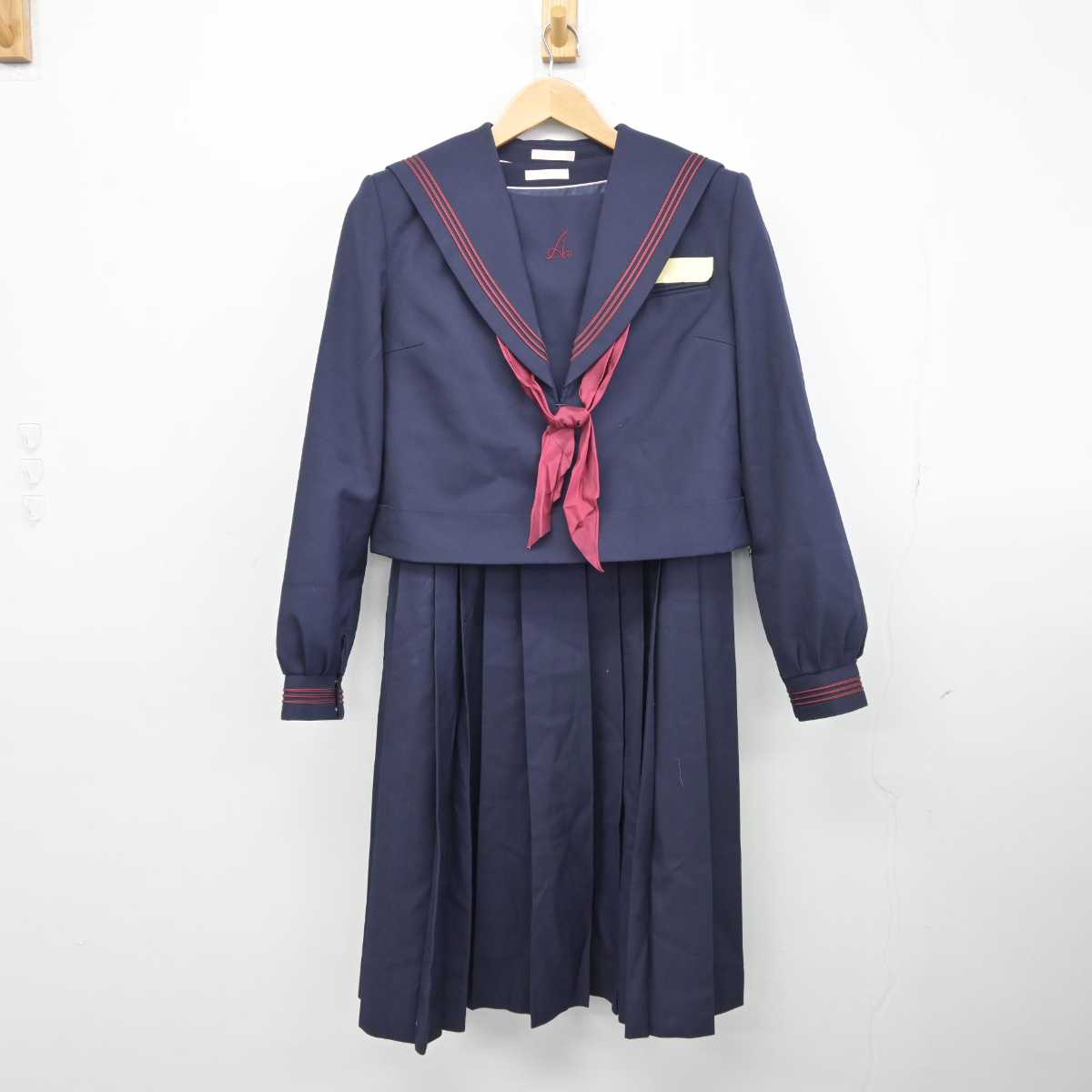 【中古】福岡県 足立中学校 女子制服 3点 (セーラー服・ジャンパースカート) sf040496