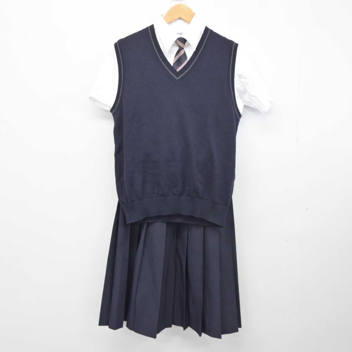 【中古】福岡県 福岡女子商業高等学校 女子制服 4点 (ニットベスト・シャツ・スカート) sf040603