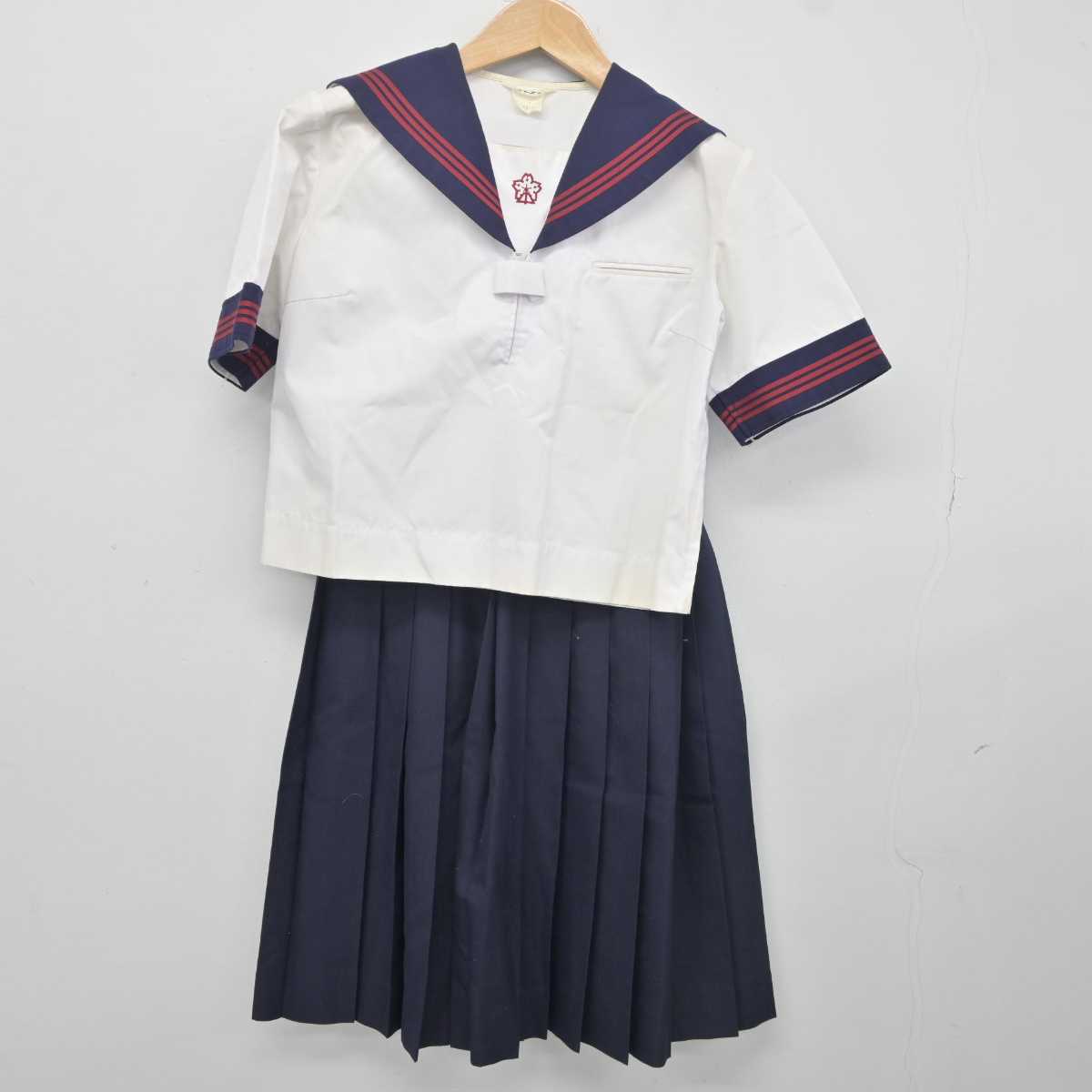 【中古】埼玉県 桜山中学校 女子制服 2点 (セーラー服・スカート) sf040792