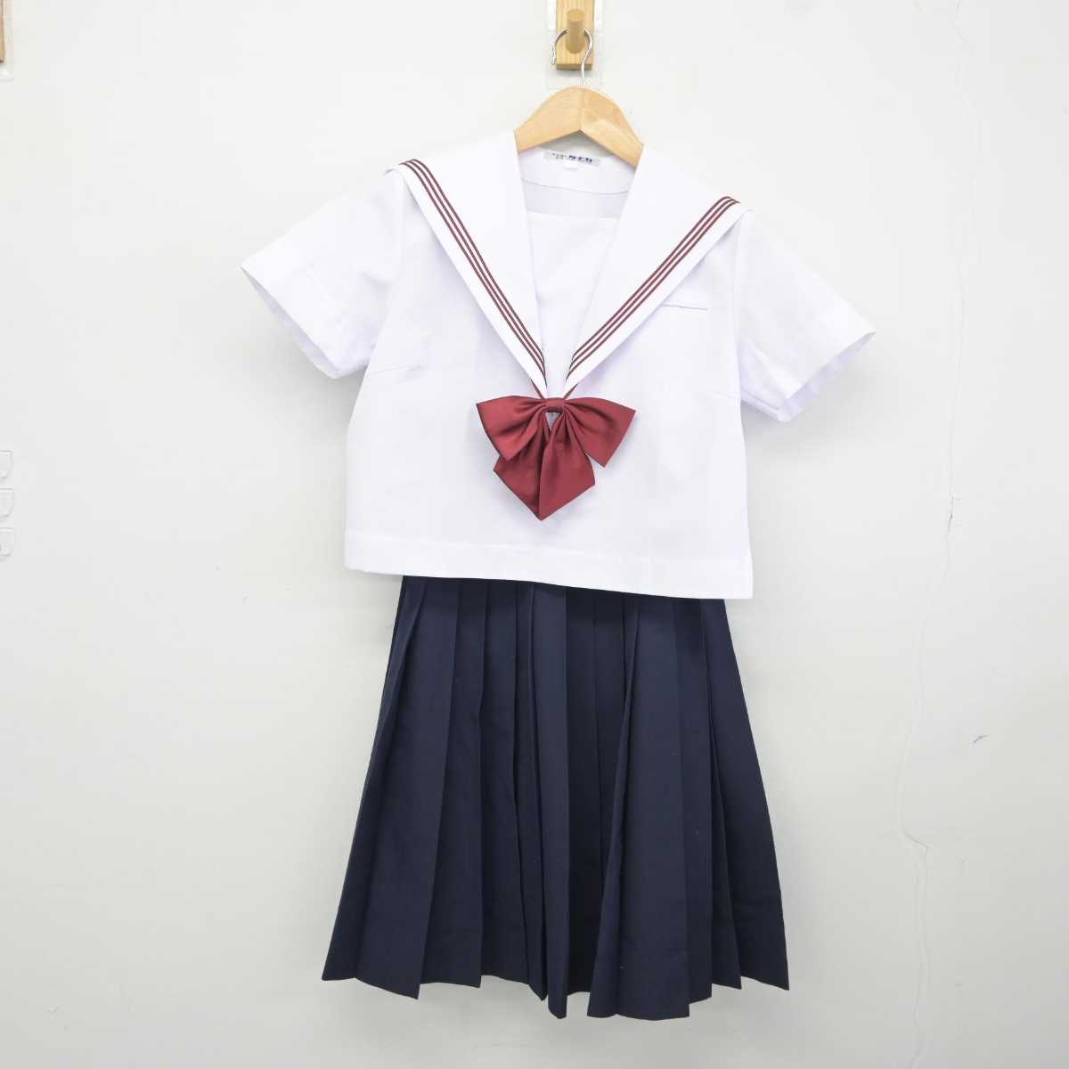 【中古】福岡県 直方第一中学校 女子制服 4点 (セーラー服・スカート) sf041080