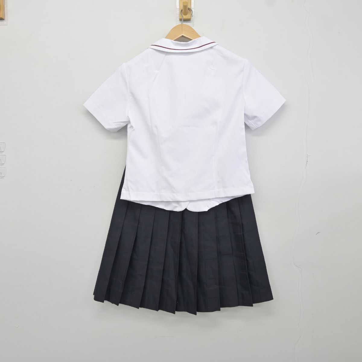 【中古】宮城県 宮城学院中学校 女子制服 3点 (シャツ・ニットベスト・スカート) sf041100