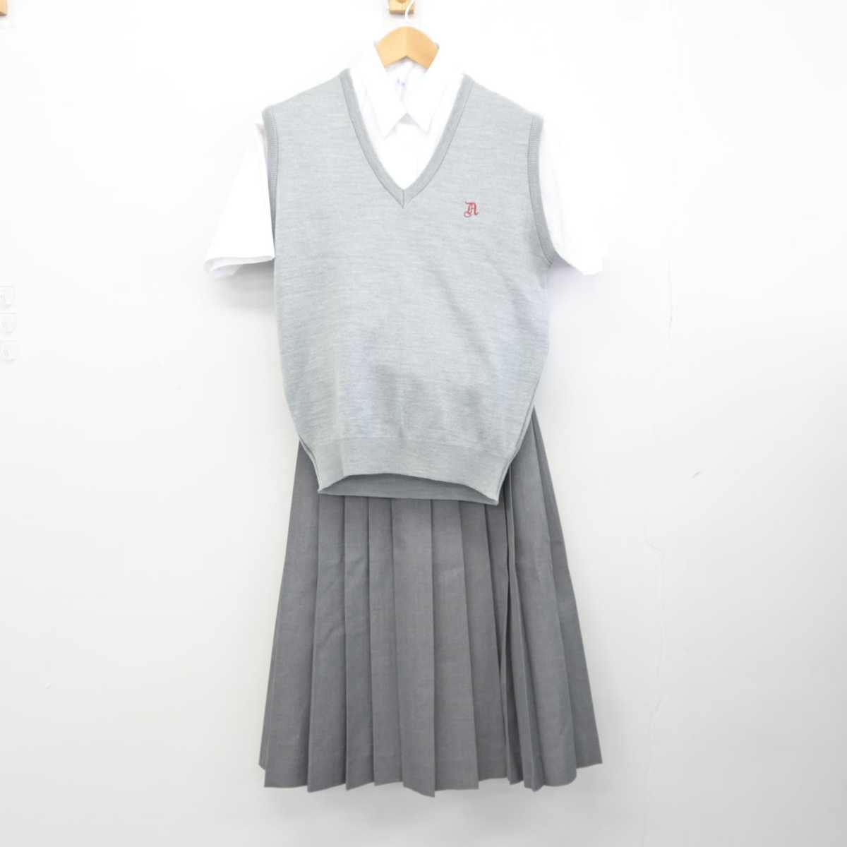 【中古】埼玉県 川口市立青木中学校 女子制服 3点 (ニットベスト・シャツ・スカート) sf041147