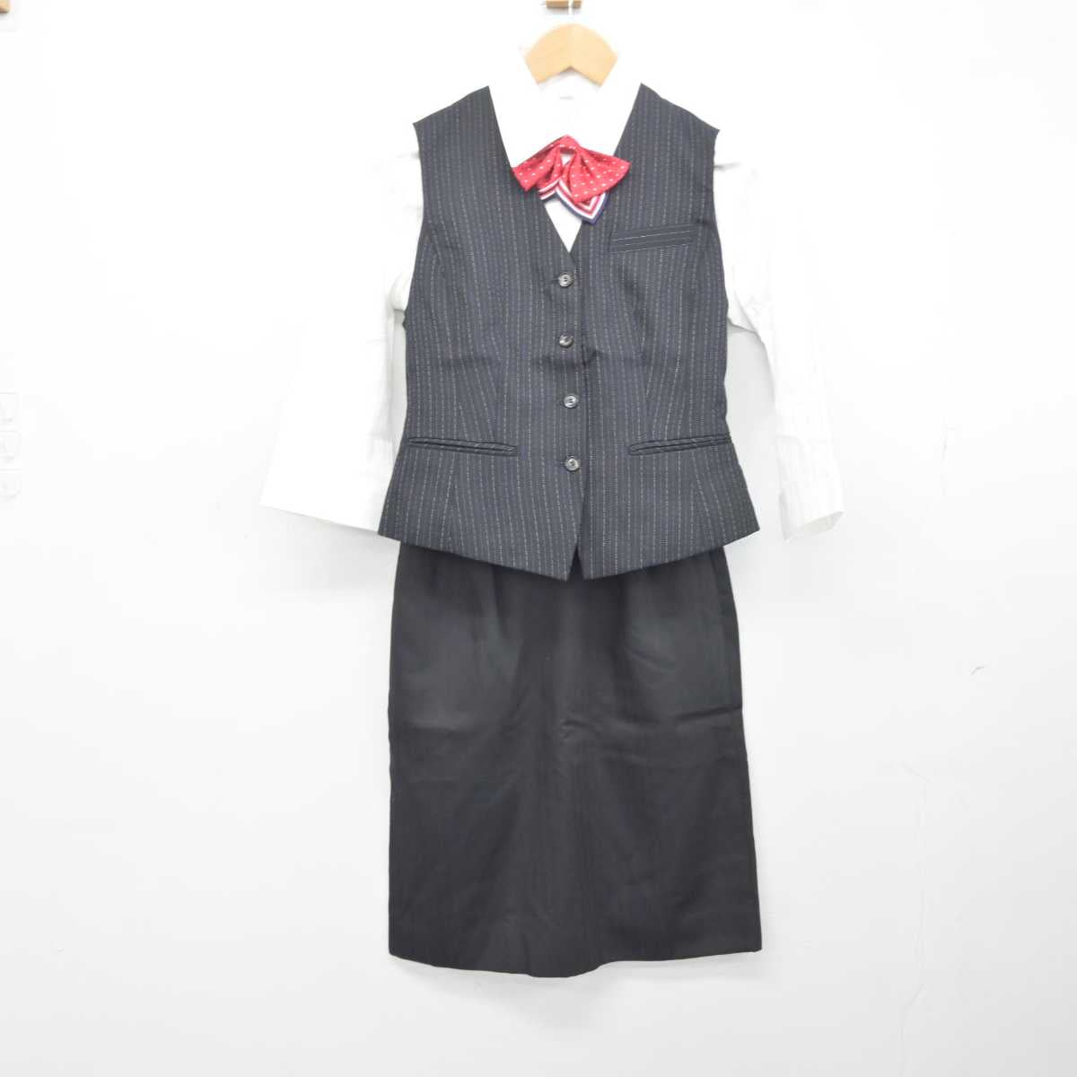 【中古】 三菱UFJ銀行 女子制服 4点 (シャツ・ベスト・スカート) sf041282