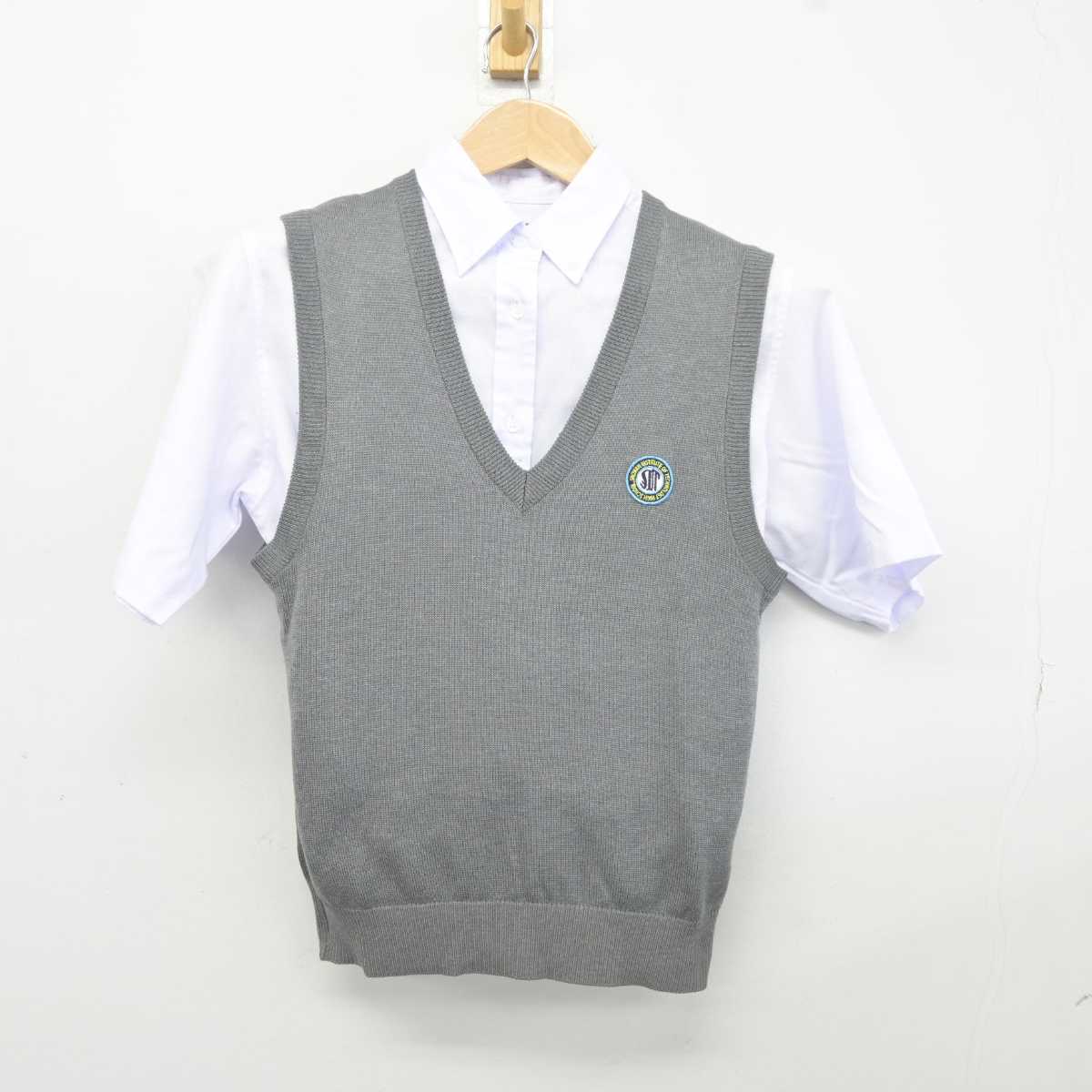 【中古】神奈川県 湘南工科大附属高等学校 女子制服 2点 (ニットベスト・シャツ) sf041299