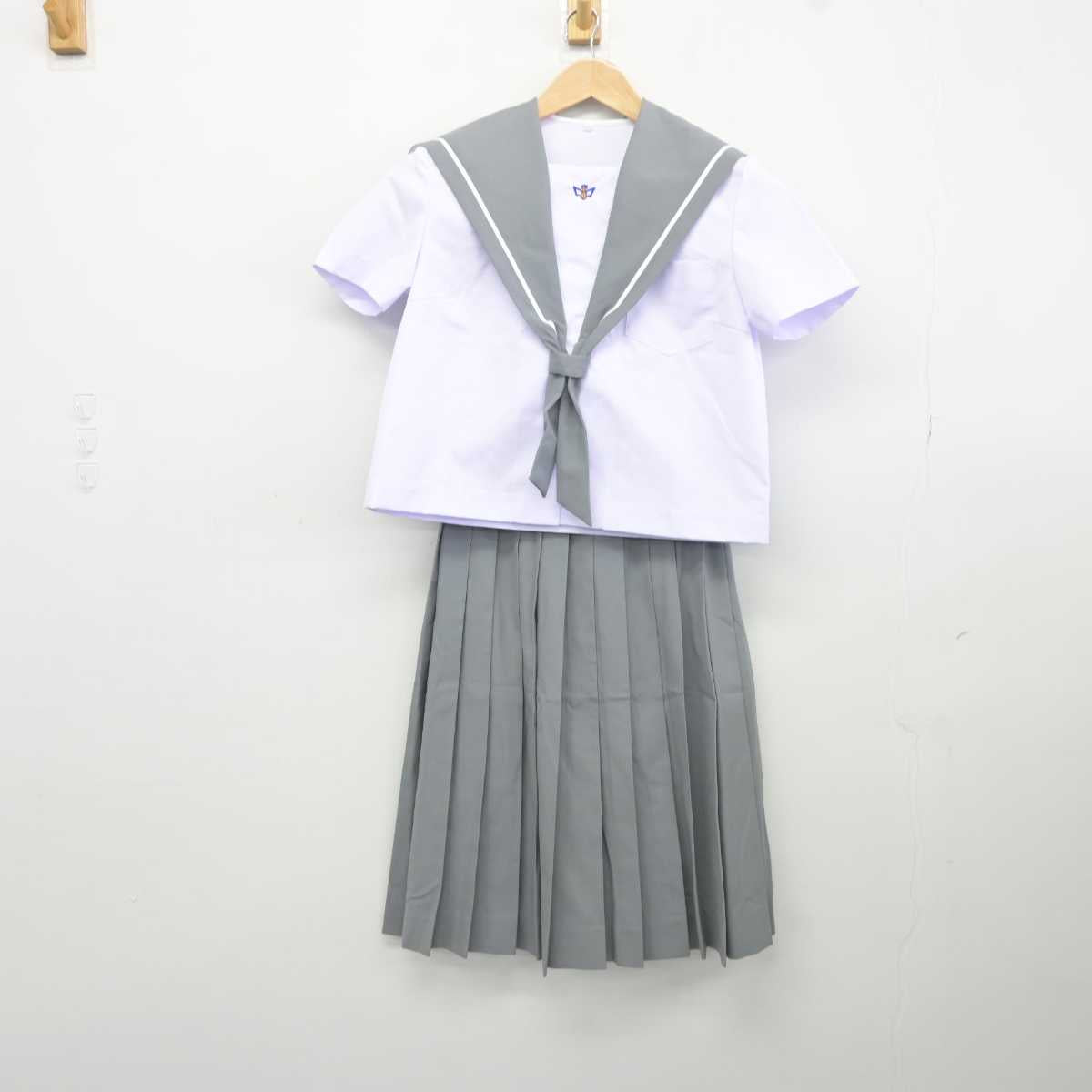 【中古】佐賀県 小城中学校 女子制服 2点 (セーラー服・スカート) sf041332