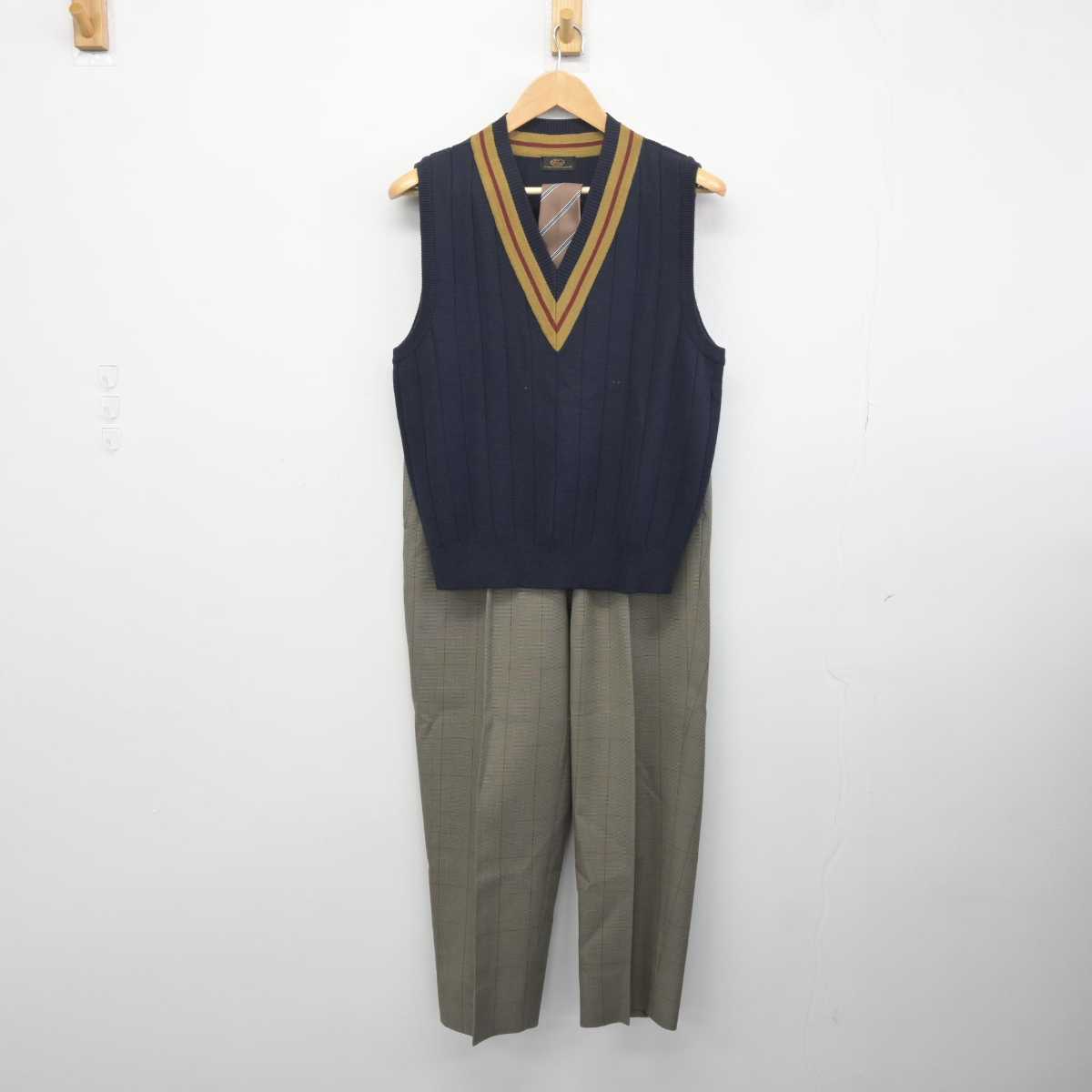 【中古】岡山県 津山商業高等学校 男子制服 4点 (ニットベスト・ズボン・ズボン) sf041684