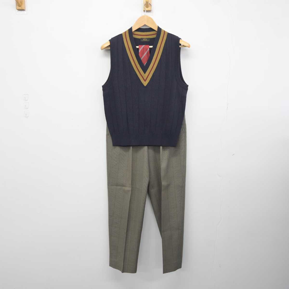 【中古】岡山県 津山商業高等学校 男子制服 2点 (ニットベスト・ズボン) sf041685