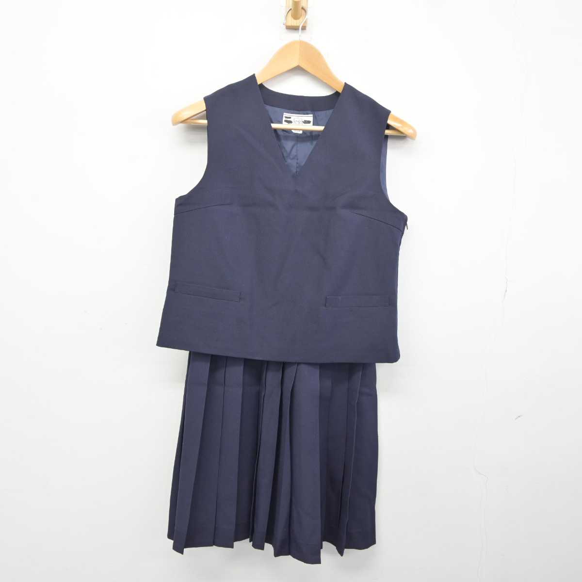 【中古】岡山県 柵原中学校 女子制服 3点 (セーラー服・ベスト・スカート) sf041695