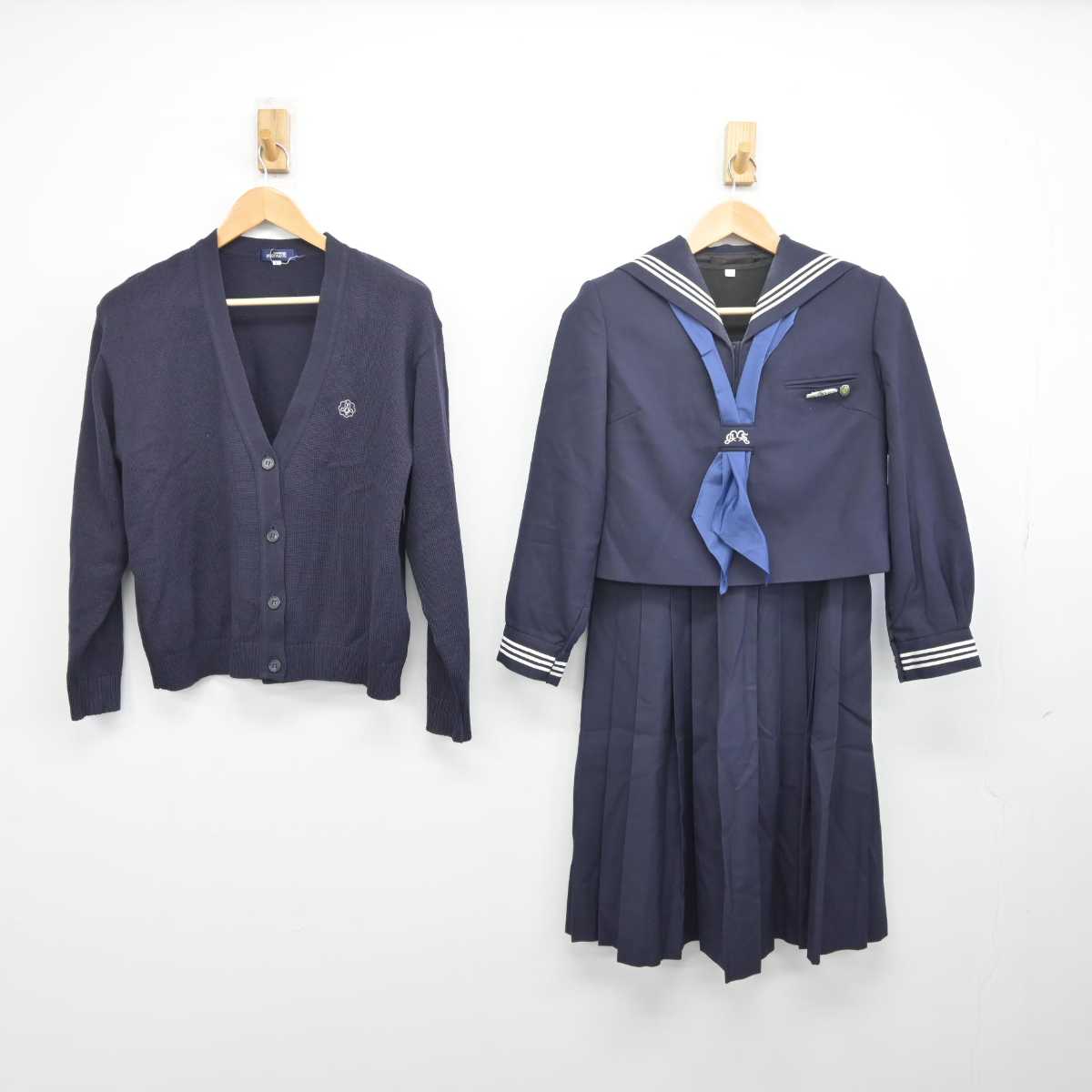 【中古】兵庫県 武庫川女子大学附属高等学校 女子制服 5点 (ニット・セーラー服・スカート) sf041708