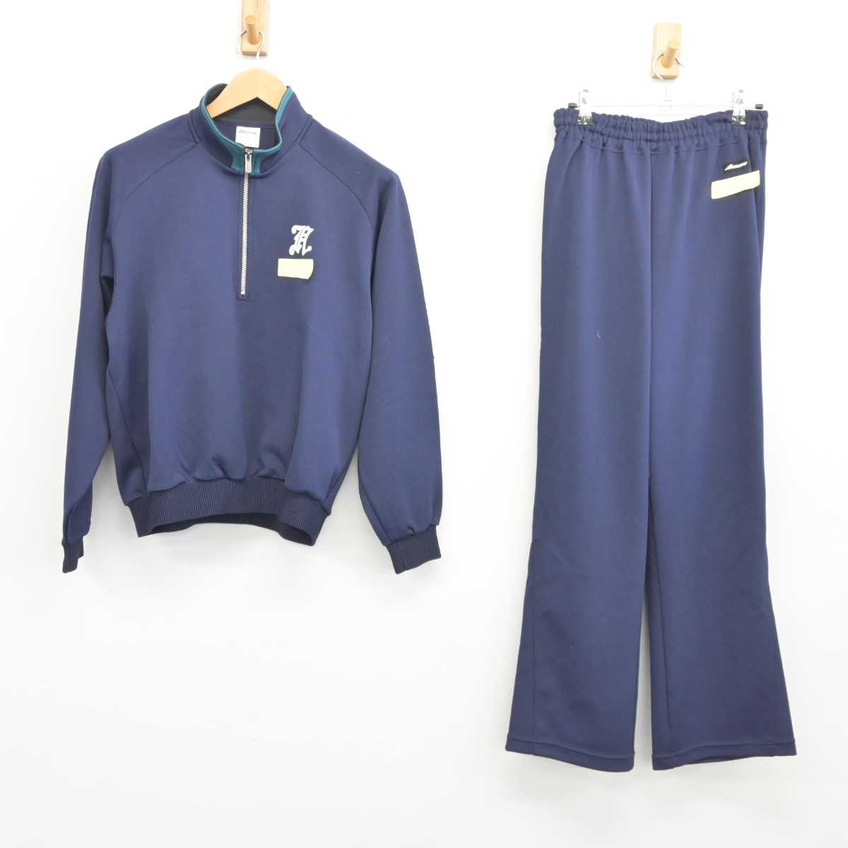 【中古】福岡県 中村学園女子高等学校 女子制服 2点 (ジャージ 上・ジャージ 下) sf041838