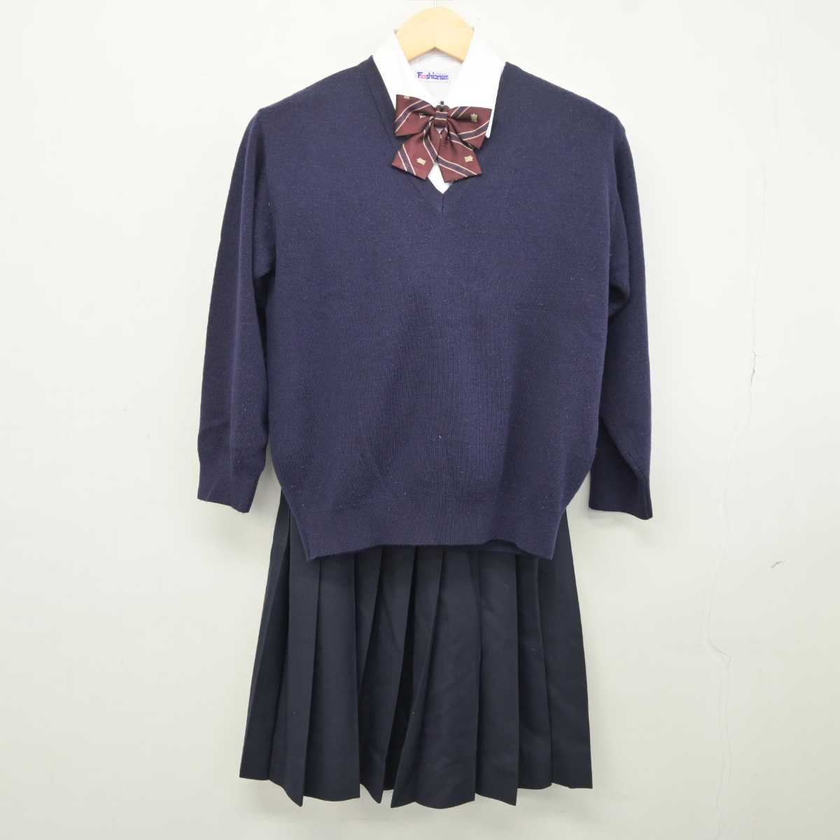 【中古】東京都 足立区立第十一中学校 女子制服 4点 (ニット・シャツ・スカート) sf041934