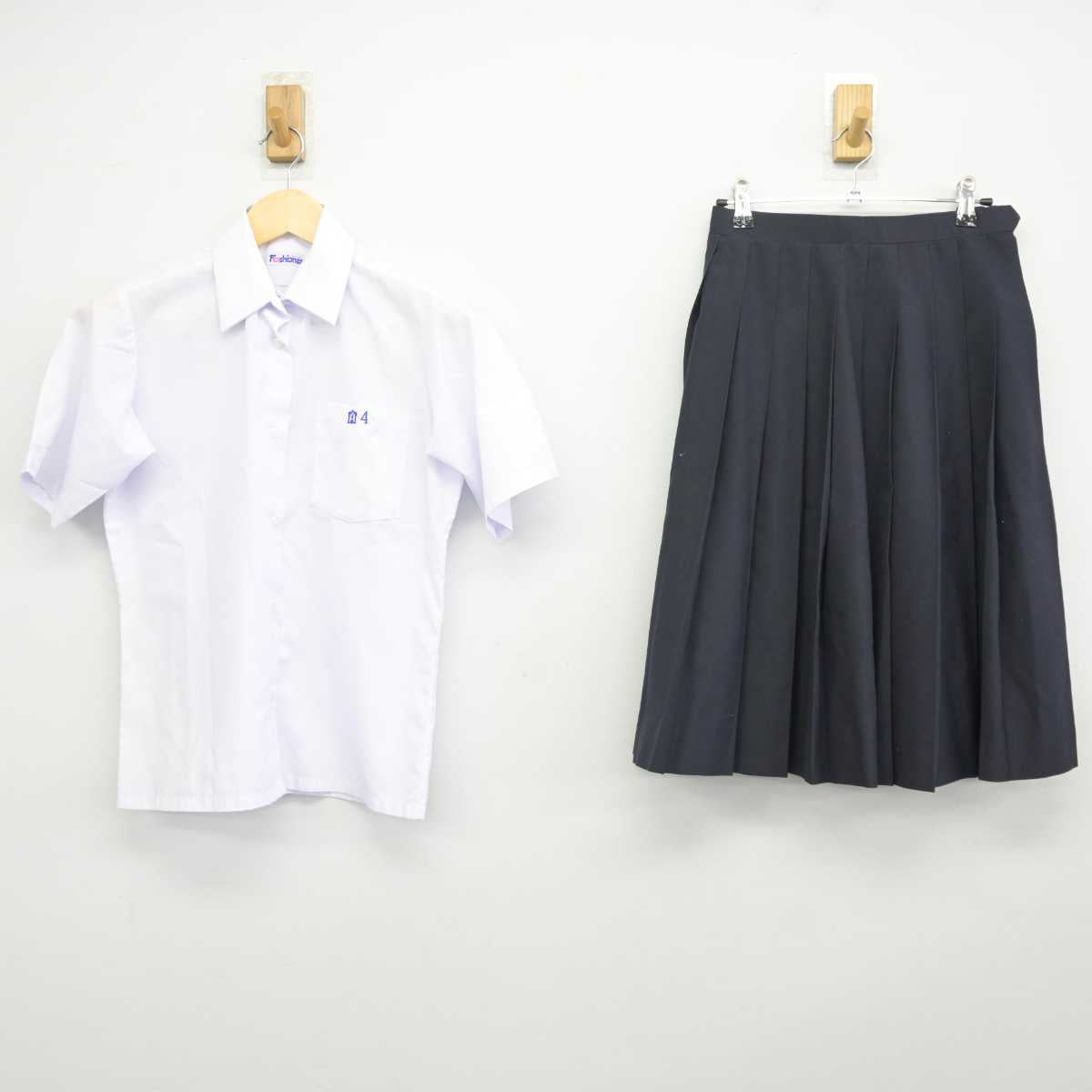 【中古】東京都 足立区立第十一中学校 女子制服 2点 (シャツ・スカート) sf041935