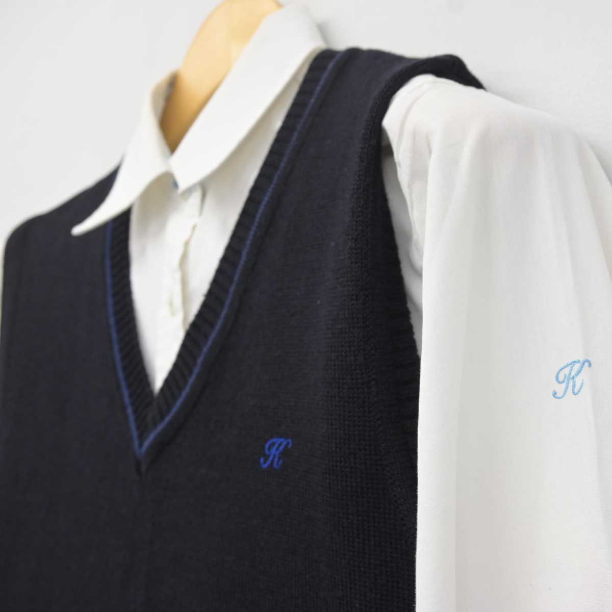 【中古】神奈川県 鵠沼高等学校 女子制服 3点 (シャツ・ニットベスト・スカート) sf041995