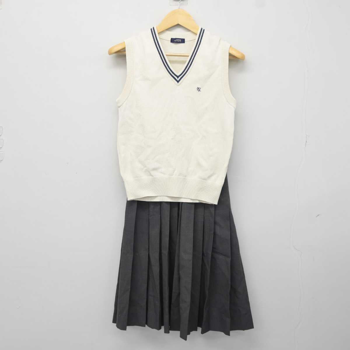 【中古】栃木県 佐野日本大学高等学校 女子制服 2点 (ニットベスト・スカート) sf042023