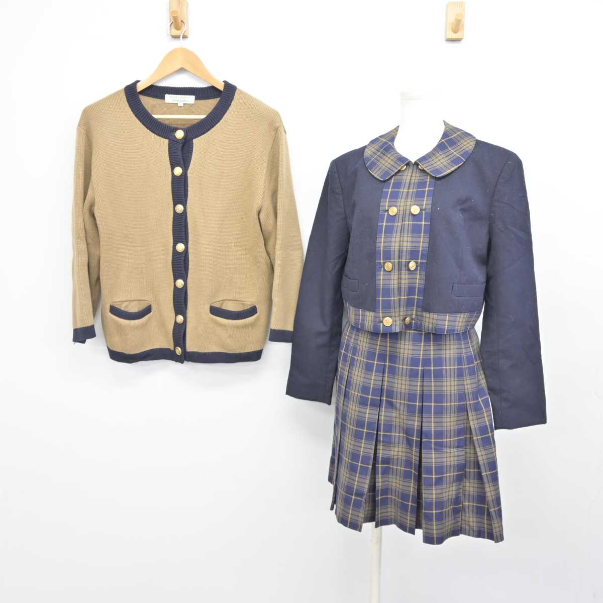 【中古】福岡県 福岡女子高等学校 女子制服 3点 (ブレザー・ワンピース・スカート) sf042597