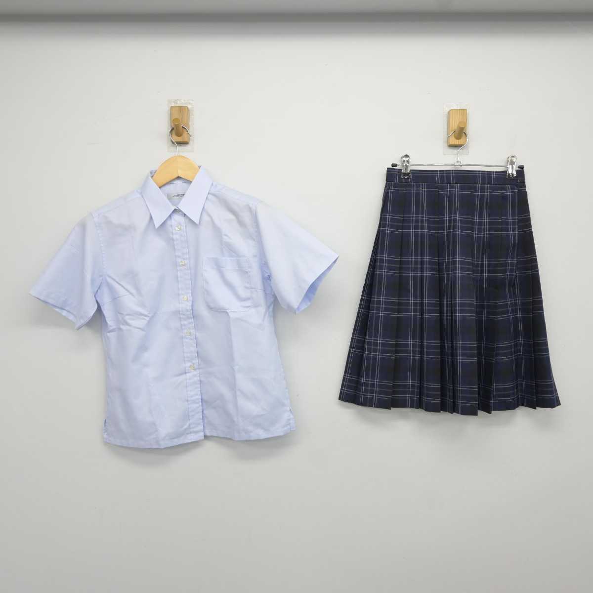 【中古】千葉県 興学社高等学院 女子制服 2点 (シャツ・スカート) sf043374