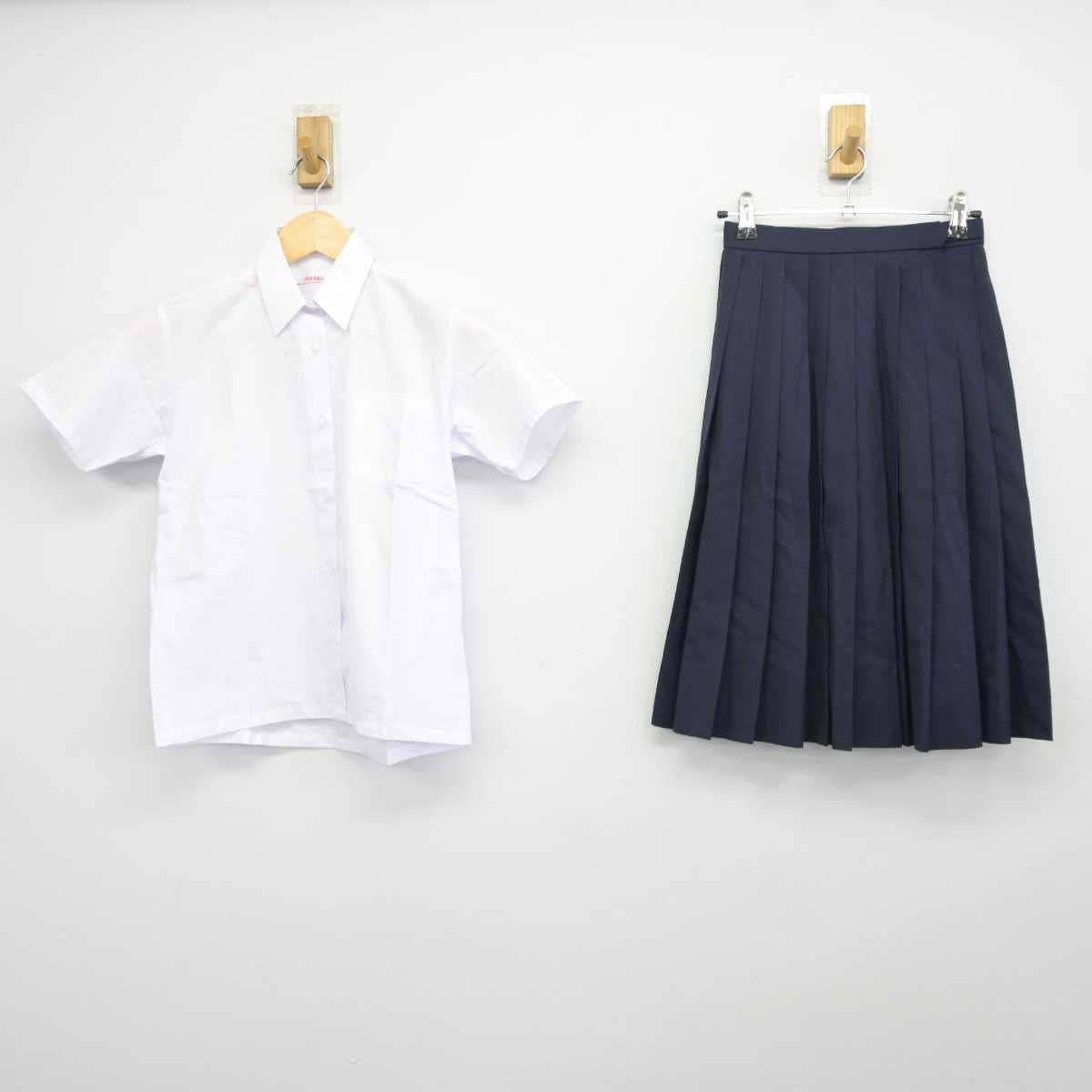 【中古】新潟県 見附中学校 女子制服 2点 (シャツ・スカート) sf043462