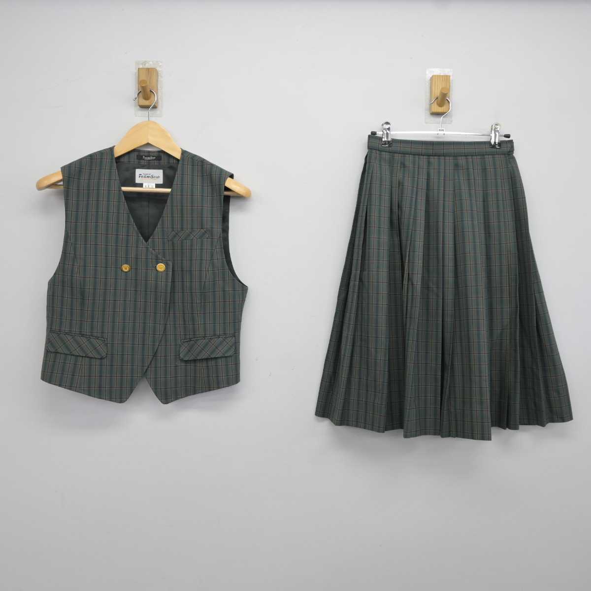 【中古】北海道 平岡緑中学校 女子制服 2点 (ベスト・スカート) sf043540