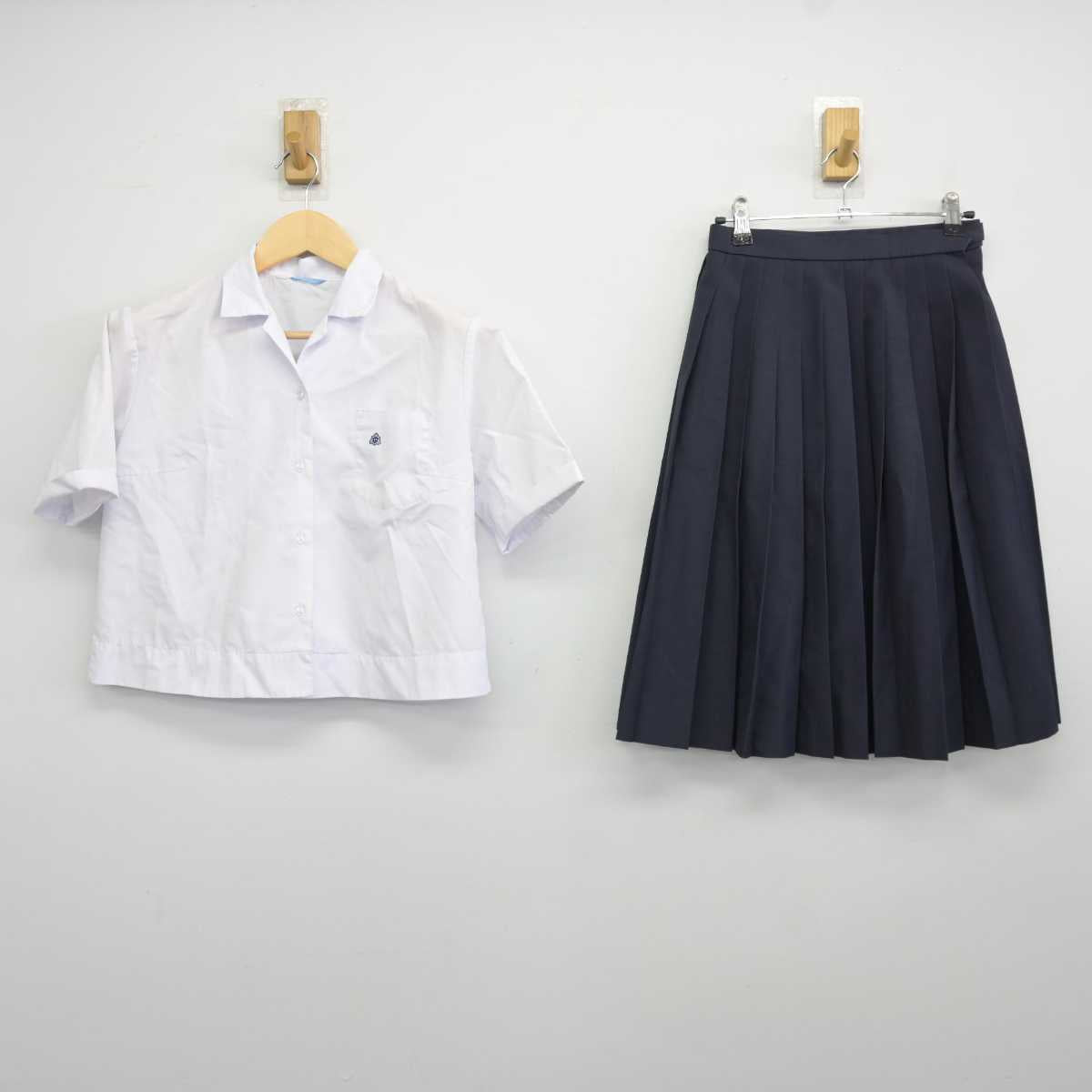 【中古】高知県 城北中学校 女子制服 2点 (シャツ・スカート) sf043597