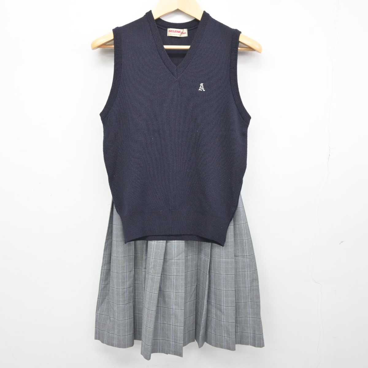 【中古】栃木県 旭中学校 女子制服 2点 (ニットベスト・スカート) sf043826