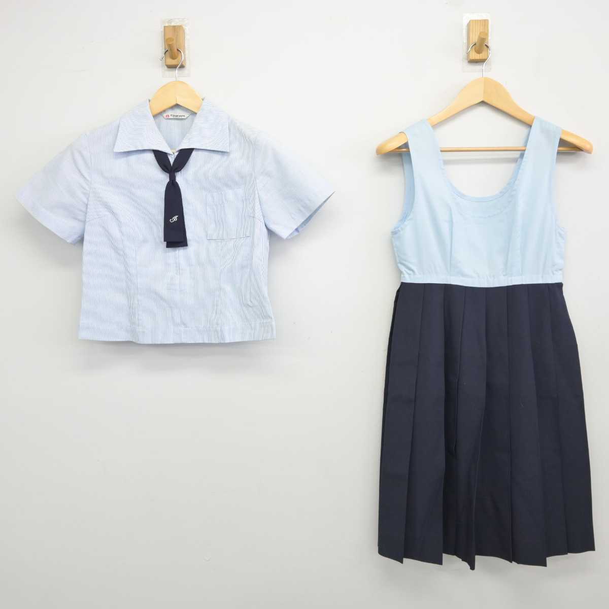 【中古】熊本県 必由館高等学校 女子制服 3点 (シャツ・ジャンパースカート) sf043910