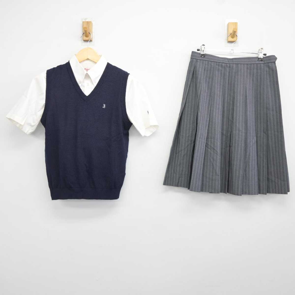 【中古】東京都 岩倉高等学校 女子制服 3点 (ニットベスト・シャツ・スカート) sf043914