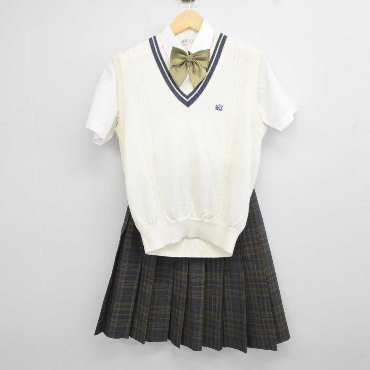 【中古】埼玉県 桶川高等学校 女子制服 4点 (ニットベスト・シャツ・スカート) sf044098