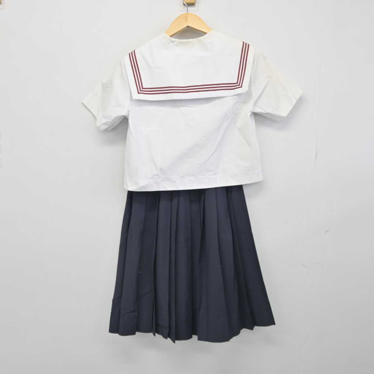 【中古】福岡県 飯塚第一中学校 女子制服 3点 (セーラー服・スカート) sf044415