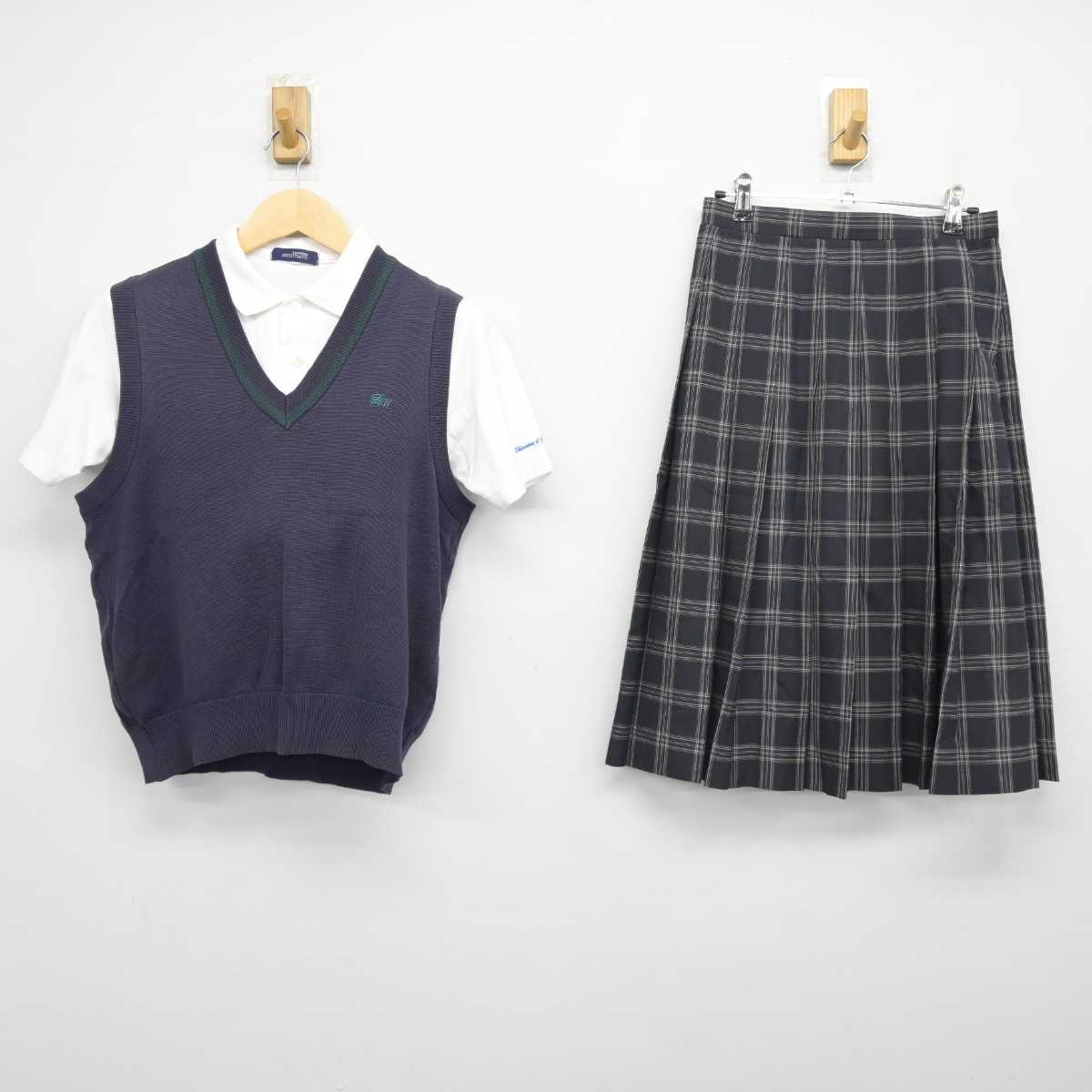 【中古】東京都 志村第四中学校 女子制服 3点 (ニットベスト・シャツ・スカート) sf044557