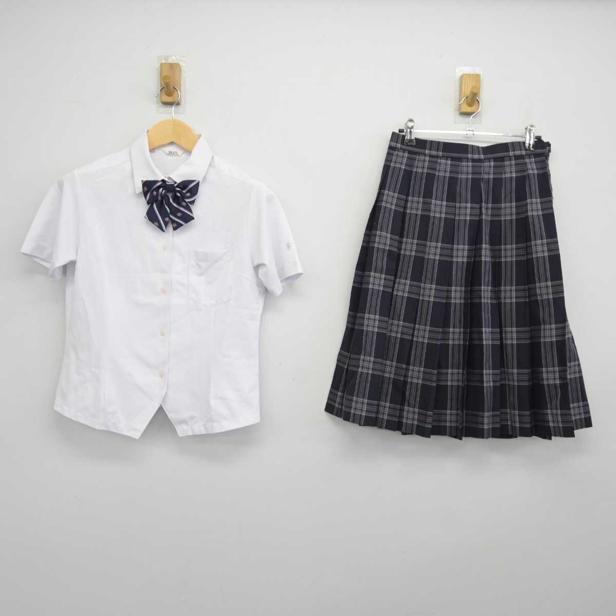 【中古】静岡県 東海大学付属静岡翔洋高等学校 女子制服 3点 (シャツ・スカート) sf044658