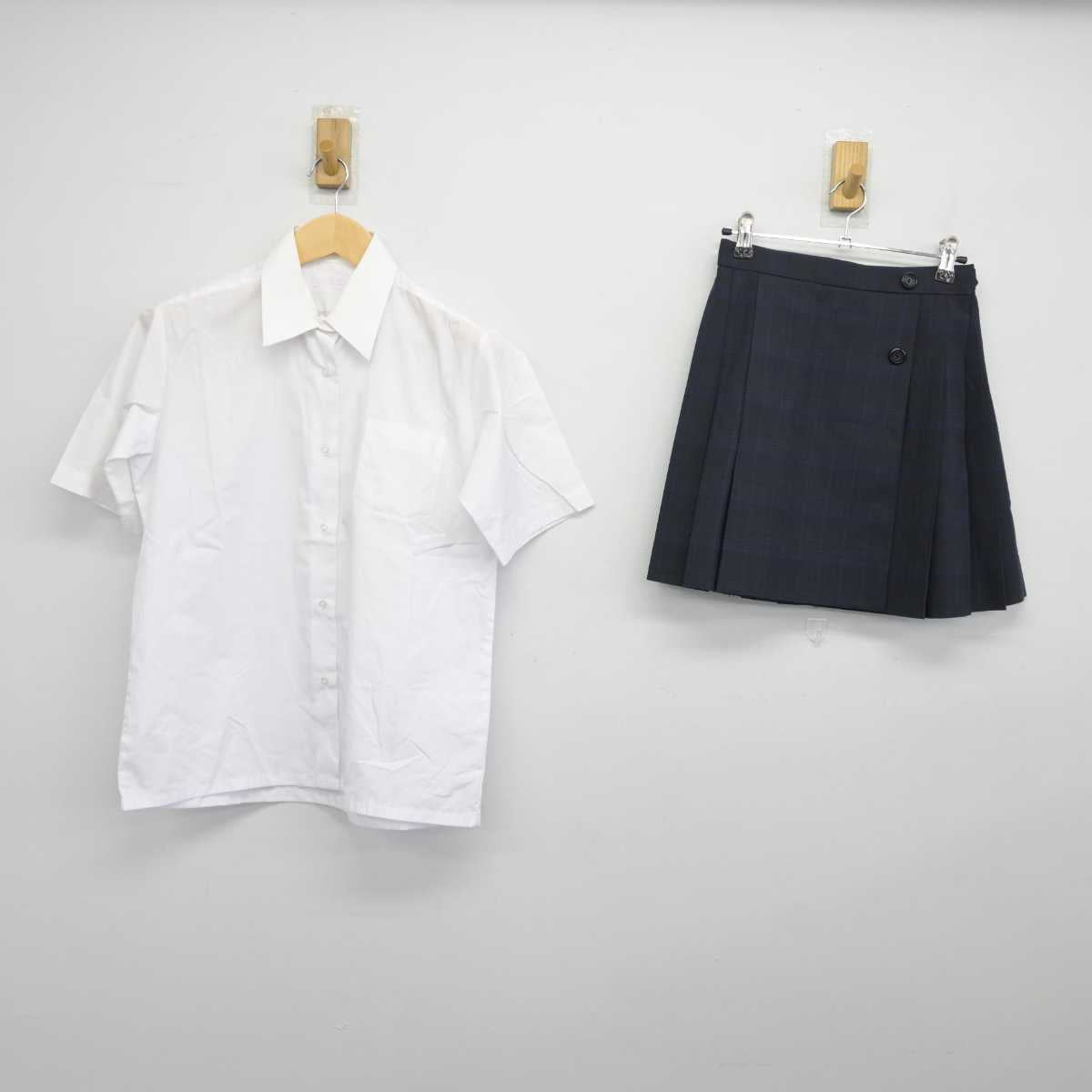 【中古】 星槎国際高等学校 女子制服 2点 (シャツ・スカート) sf044770